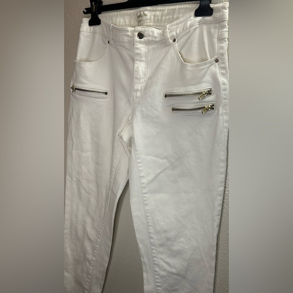 H&M Women's White Jeans with Zipper Accents Size 8 - Picture 2 of 6